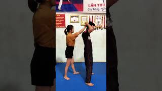 Tự Vệ Nữ Bị Nắm Tóc Sau Giật