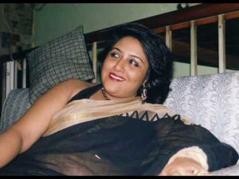 TALAT AZIZ SINGING AAINA MUJHSE MERI