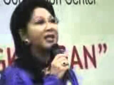 12_Sambutan Akhir Titiek Puspa.wmv