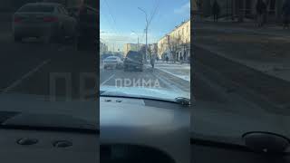 В Красноярске На Улице Аэровокзальной Провалился Асфальт