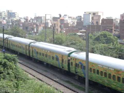 2259 Sealdah-New Delhi Duronto Express with LHB coaches