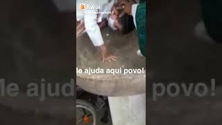 Batizado Engraçado Menino Briga Com O Padre