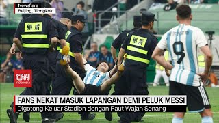 Nekat Fans Masuk Lapangan Demi Peluk Messi