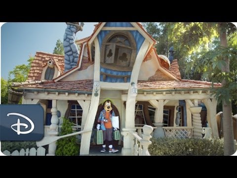 Goofy Visits Disneyland in The Art of Vacationing