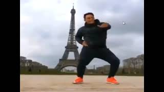 El Momo Bailando