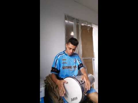Tirando uma onda em casa