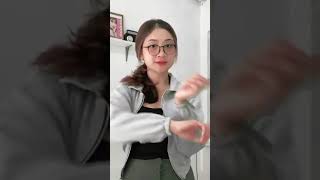 Gadis Kacamata Imut Goyang