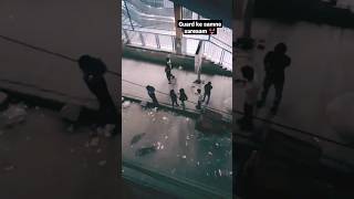 Guard Ke Samne Sareaam Gapagap