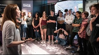Visita de estudiantes secundarios al espacio Reflexiones sobre la Shoá del Museo del Holocausto