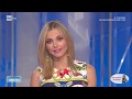Francesca Fialdini scosciata con vestitino colorato nella puntata del 16.05
