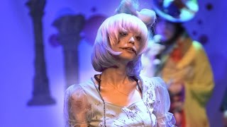 セクシーゾンビの狂宴！グラドルによるホラーコスプレファッションショー！