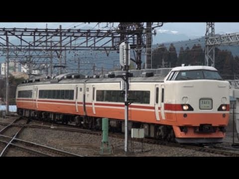189系「彩野」と485系 東武下今市駅で列車交換