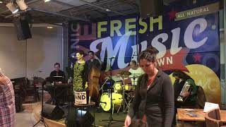 Sous Le Ciel De Paris (live) Julie Slim & RendezVous
