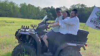 Lipa Schmeltzer & Hershy Weinberger Having Fun...