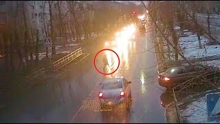 Видео ДТП (сбит пешеход г. Волжский) ул. Пушкина 6, Школа №1 12-12-2018 08-30 от Телеканал ВОЛЖСКИЙ ПЛЮС от POWERNET, улица Пушкина, Волжский, Россия