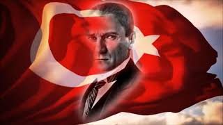 Dalgalanan Türk bayrağı ve Atatürk