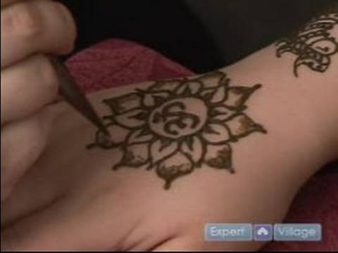 How to Do Henna Tattoos : How to Draw a Lotus Flower with Henna