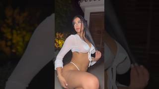 Desi Indian Hot Girl Showing Juicy Body