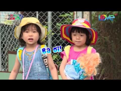 'Đứng hình' với độ dễ thương của hai cô bé 5 tuổi đem cá sống về cho mẹ làm bếp.