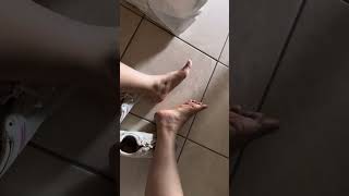 Just Came Out,My Feet Sweat Too Much ,Because Was Very Hot Outside.appena Uscito Sudorazione Piedi