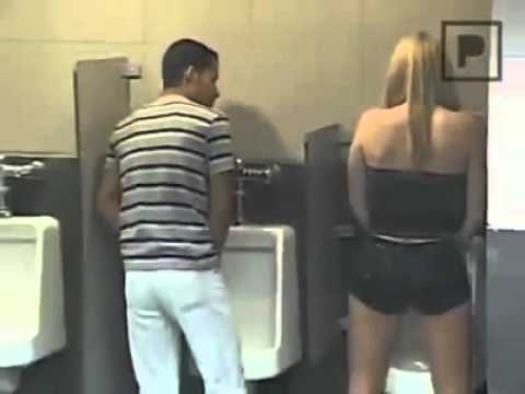 Подглядывание по скрытой камере за немецкой парой трахающейся в ванной