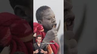 Dentes Brancos Escovando Com Galho