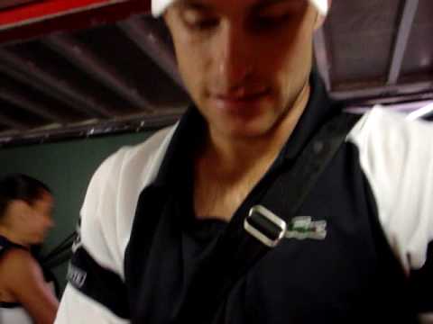 BNP Paribas Open 2009 - アンディ ロディック signing autographs after beating Nicolas キーファー