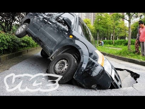 Sinkhole Water on Florida Sinkholes Are Swallowing Cars  America S Water Crisis  Part 2