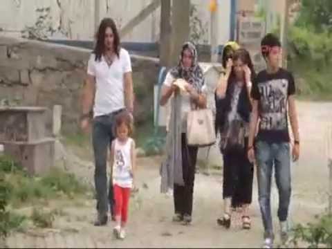 Onur Ugus Baris Akarsu mezarini ziyaret etdi Onur Ugus Baris Akarsu mezarini ziyaret etdi klip izle