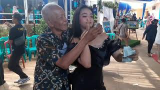 Kakek Menang Banyak Saat Nyawer Biduan