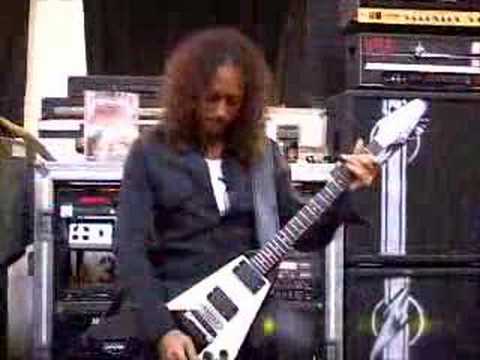 Kirk Hammett shows riffs from Master Of Puppets