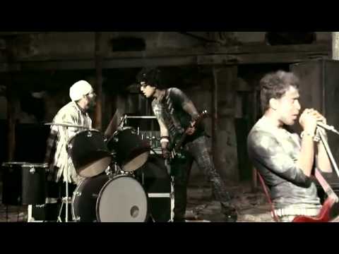 BHAAG D.K. BOSE AANDHI AAYI - DELHI BELLY SONG LYRICS - Hindi...