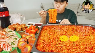 ASMR MUKBANG | baharatlı erişte ramyeon, kimbap, Bir çeşit yöresel Kore yemeği