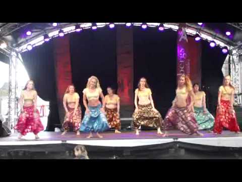 Bhor bhaye panghat pe Danced by Bollywood Showgirls At Malm...