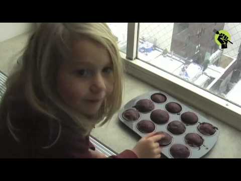 Valentine's Day Red Velvet Cupcakes : Tamra Davis Cooking Show