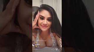 Naz Mila Sarhoş Yayın Açarsa Memesi Görünüyor