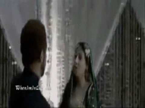 Dil to bacha hai jiNasir-ud-din Shah in dancing mood..wmv