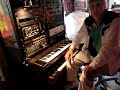 Ralph Lundsten demonstrerar sin Andromatic synthesizer (2013)