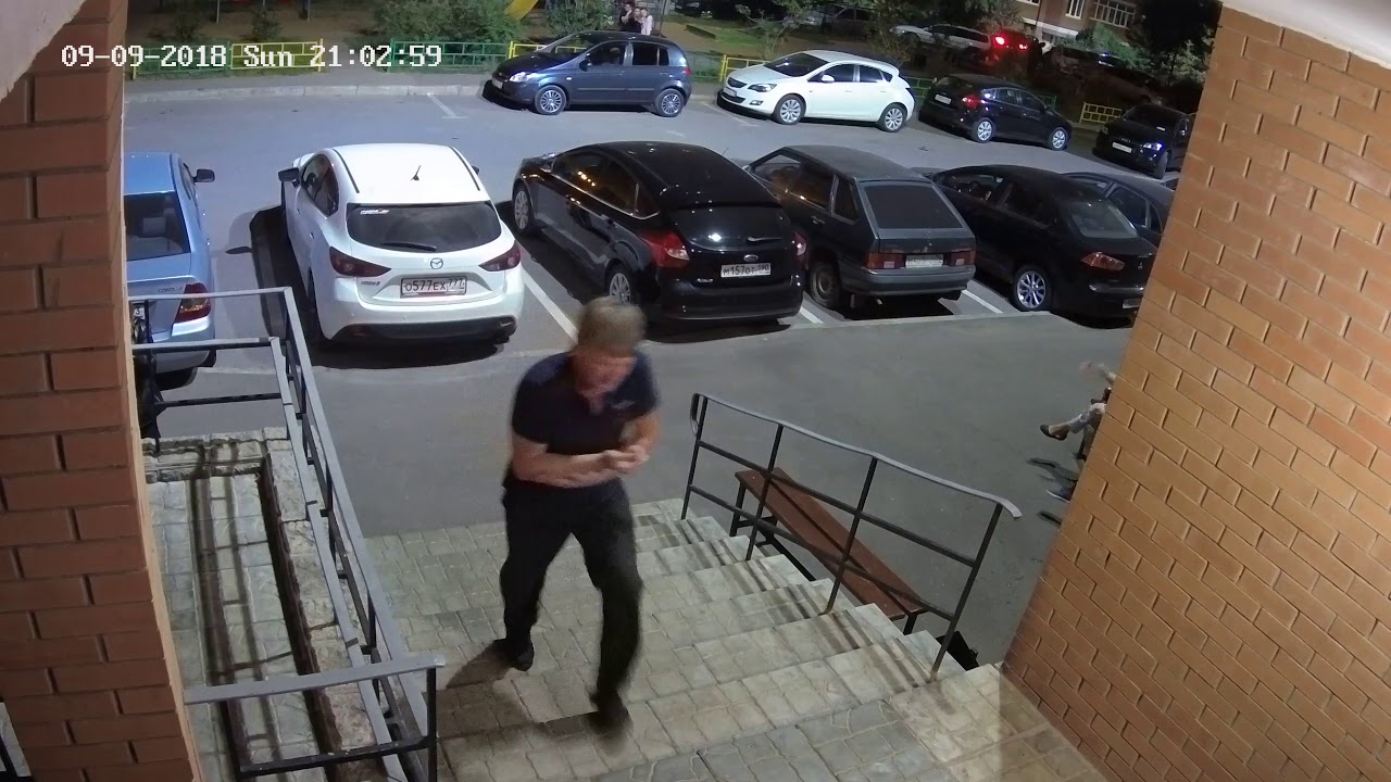 Парень Дрочил В Подъезде