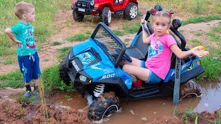 Melissa ride on children's car and stuck in the ground Artur tows on the jeep Wrangler