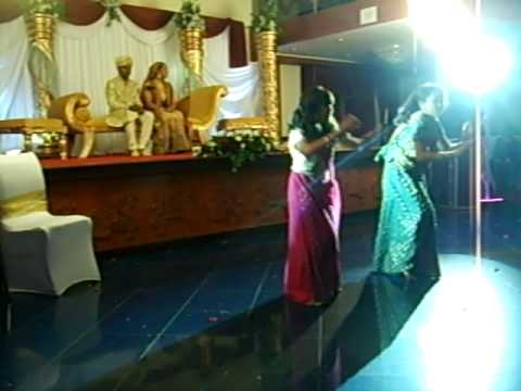 mehndi hai rachne wali and chunari dance