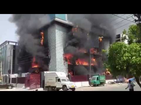 VIDEO : fire disaster caught in the camera - fire infire innoidasector 55. ...