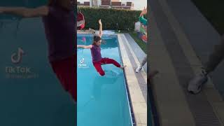 Tu Gok Samiraminta Ile Tiktok Çekiyor Havuza Dushdi Kiz