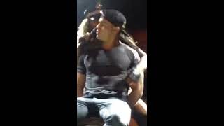 Ludmilla Seduz E Beija Na Boca De Fã No Palco Ludmilla Seduz E Beija Na Boca De Fã No Palco