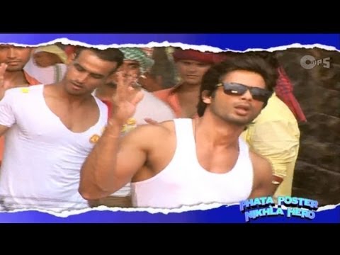 Tu Mere Agal Bagal Hai Song Making - Phata Poster Nikla Hero...