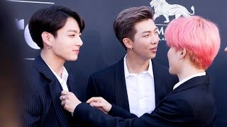 JIKOOK/KOOKMIN. REACCIÓN DE ÍDOLS, CELOS, MOMENTOS TIERNOS, TENSIÓN.