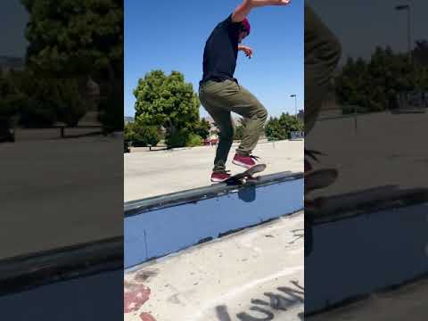 IMPOSSIBLE QUICK-FEET SKATE COMBO 🤯 #shorts