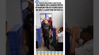 Dois Homens Foram Pegos Em Flagrante Fazendo Coisas Erradas No Banheiro Público