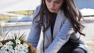 Ayça Ayşin Turan Babasının Mezarını Ziyaret Etmiş. Adamasal5847