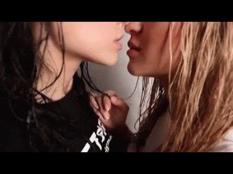 Lesbian girl friend kissing free porn photos